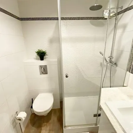 Exclusive 2br! Near City Center +netflix