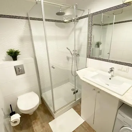 Exclusive 2br! Near City Center +netflix