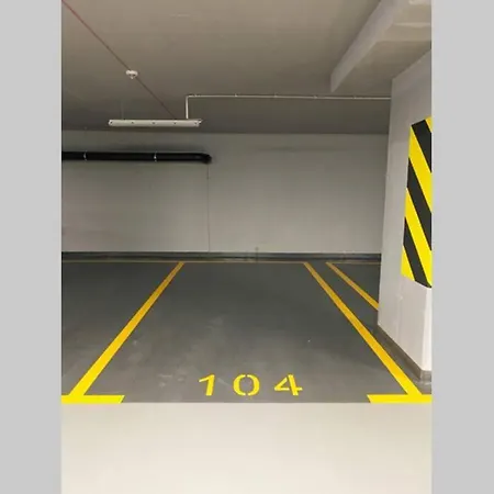 Exclusive 2br! Near City Center +netflix アパート ワルシャワ