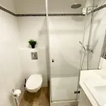 Exclusive 2br! Near City Center +netflix